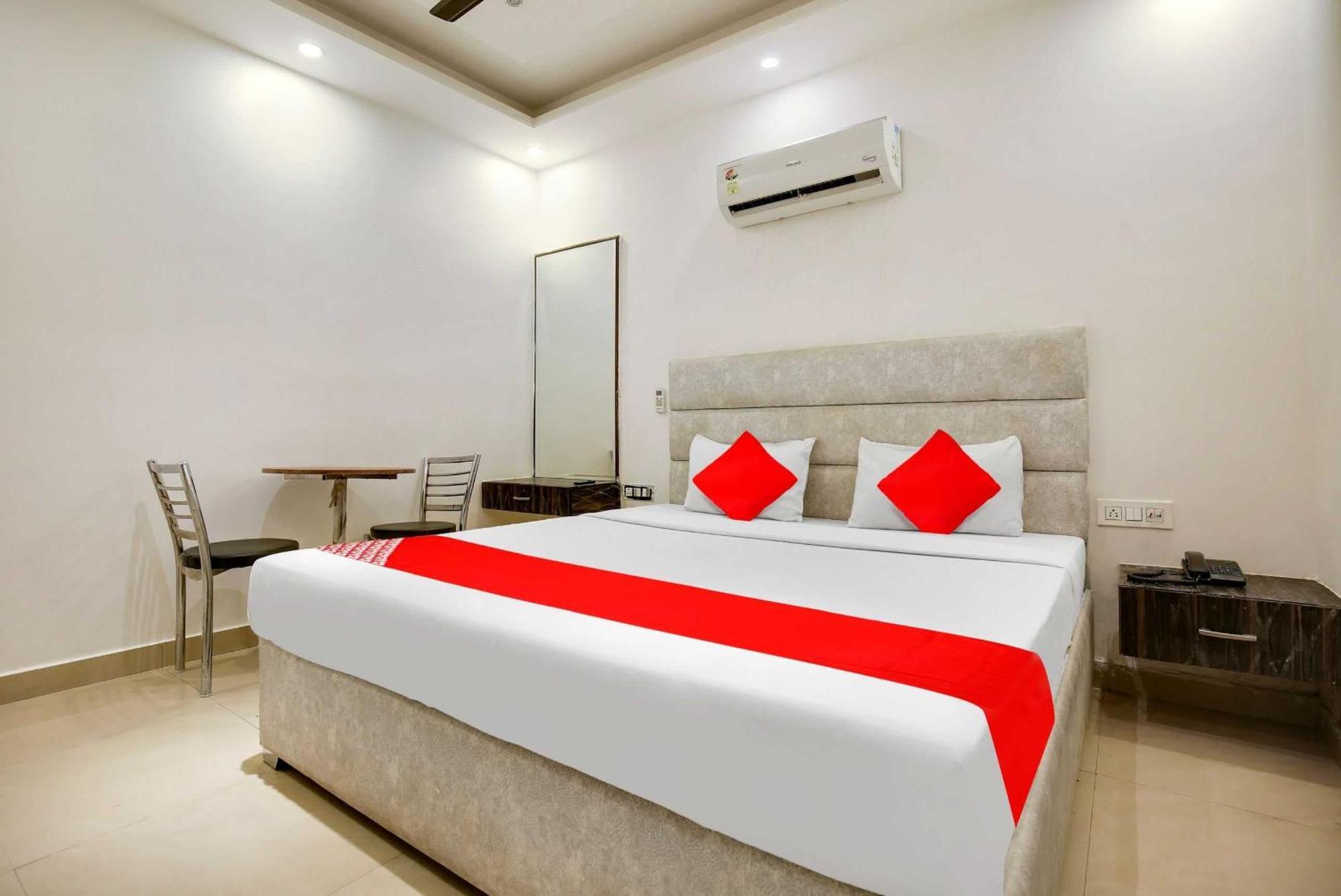 Hotel O Av Continental Zirakpur Exterior photo